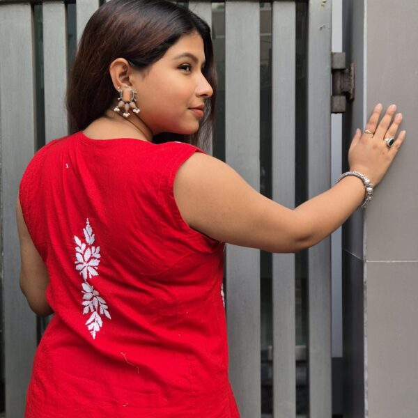 Length: 30″ inches Fabric: Viscose Crepe a premium fabric which is breathable, comfortable & soft Lucknowi Chikankari kurti Handmade Chikankari embroidery