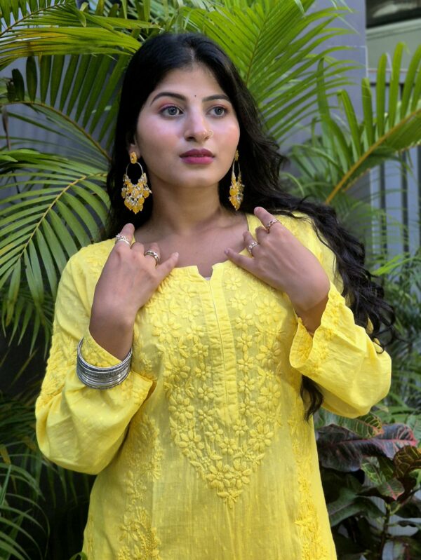 Self-dual dobby cotton chikankari kurti