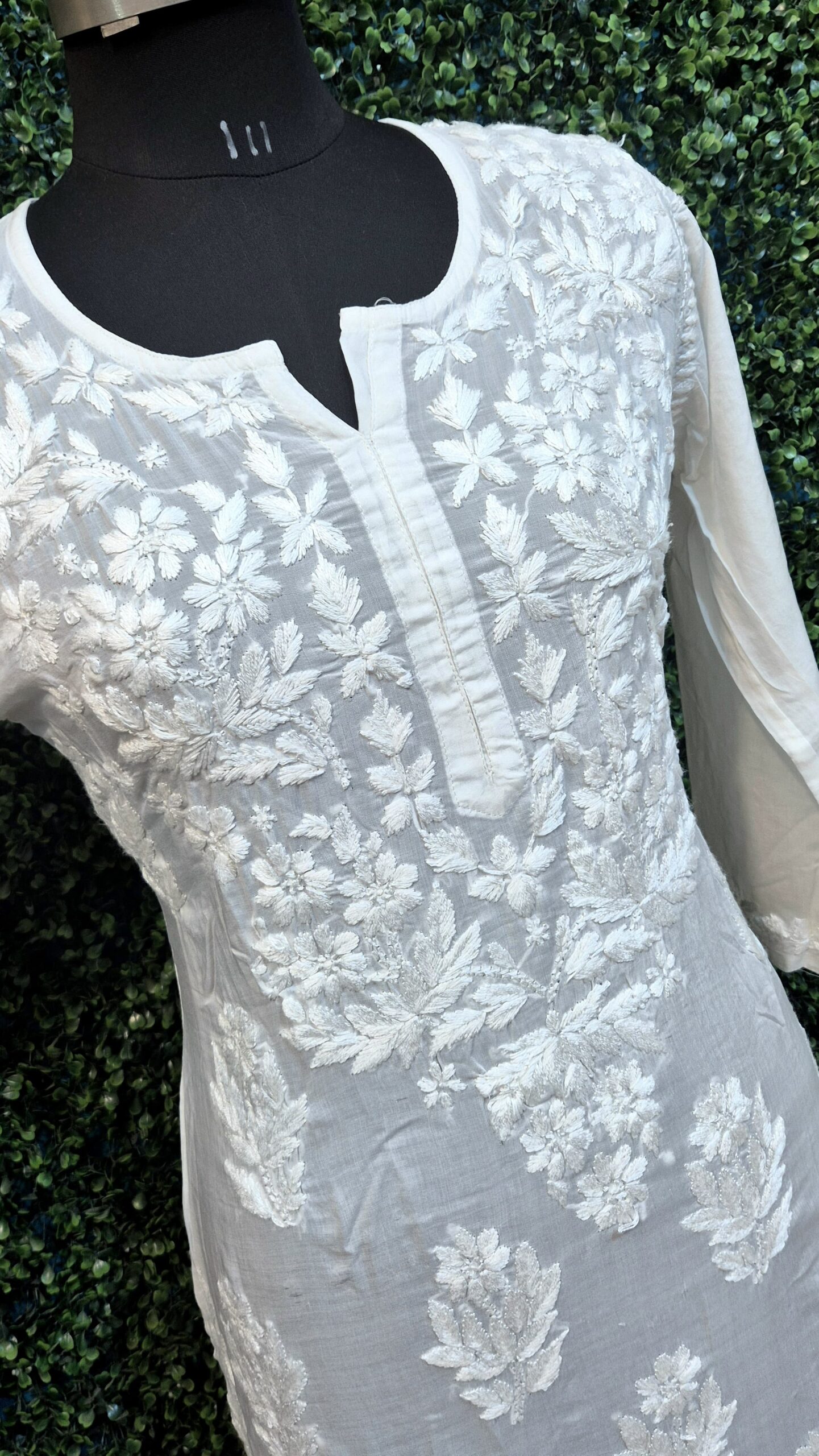 Heavy modal chikankarikurti