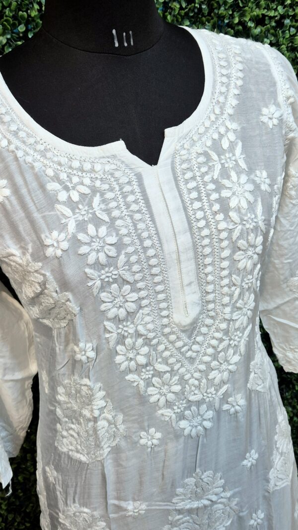 Maslin 3d work chikankari