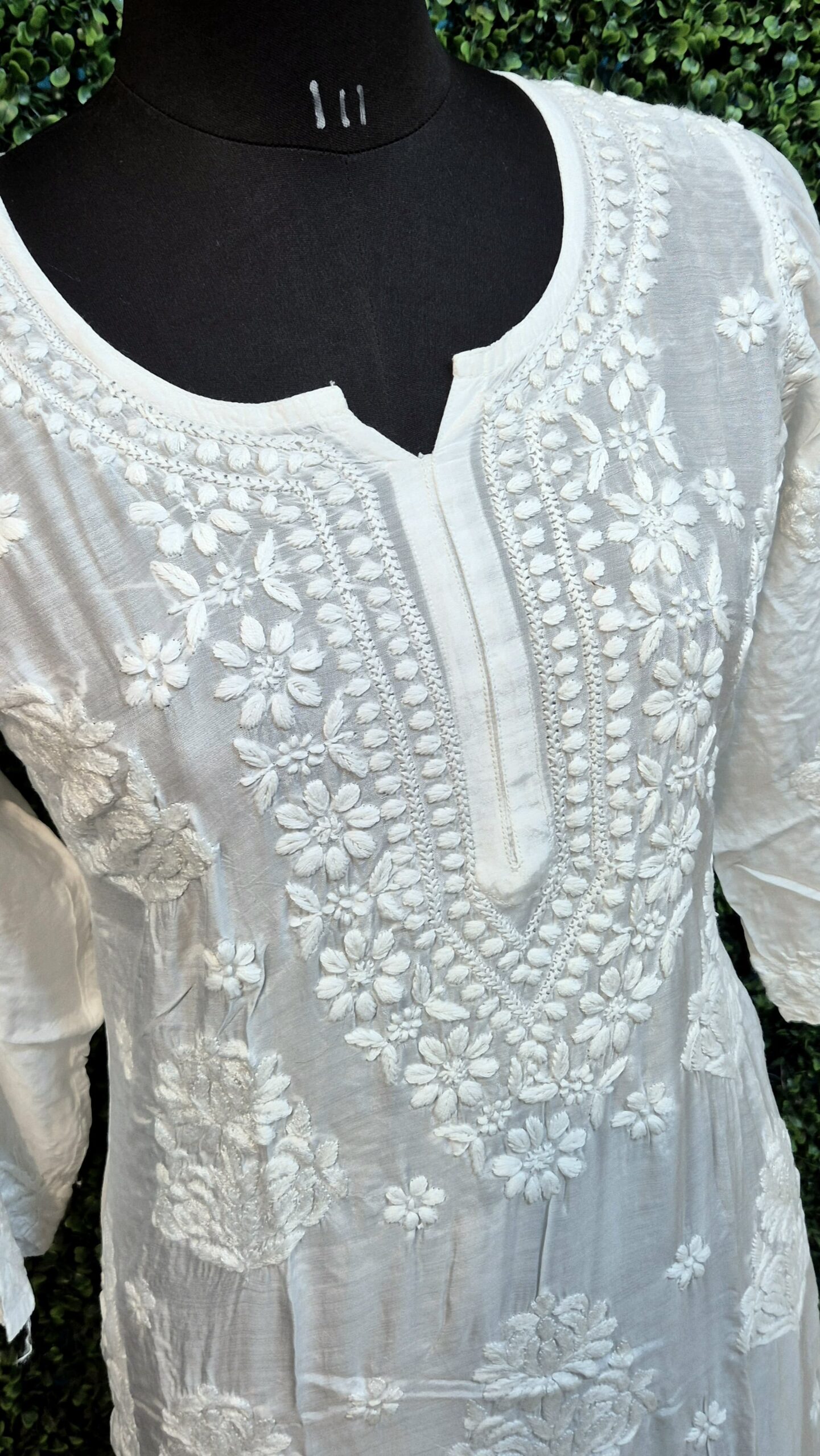 Maslin 3d work chikankari