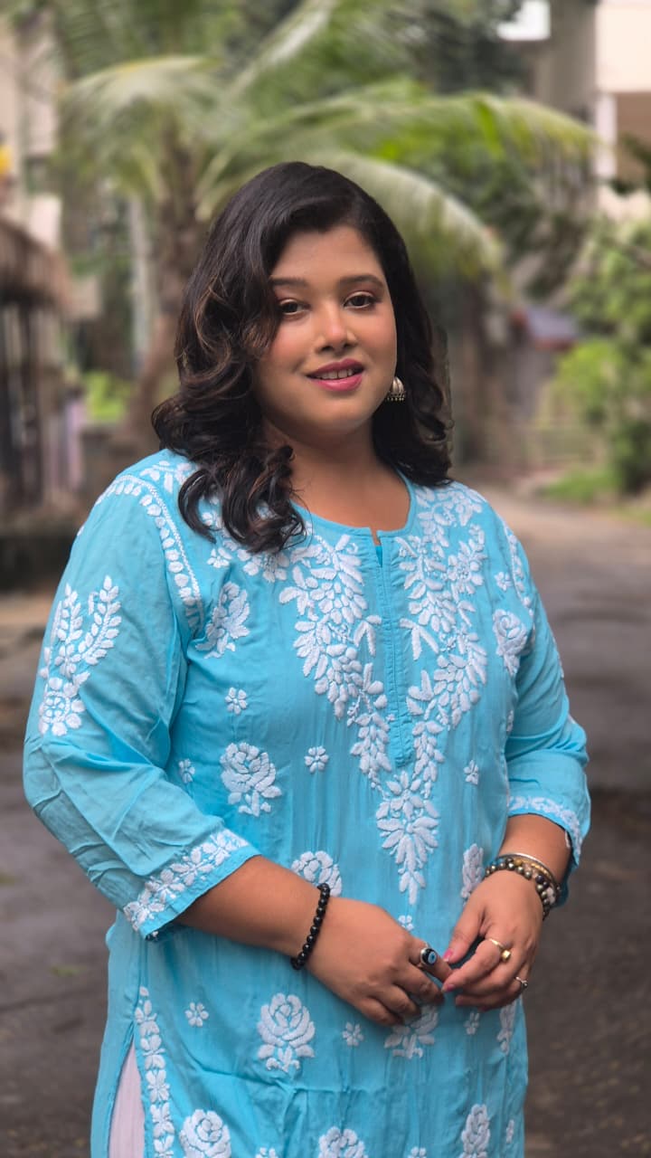 Modal single rose chikankari kurti
