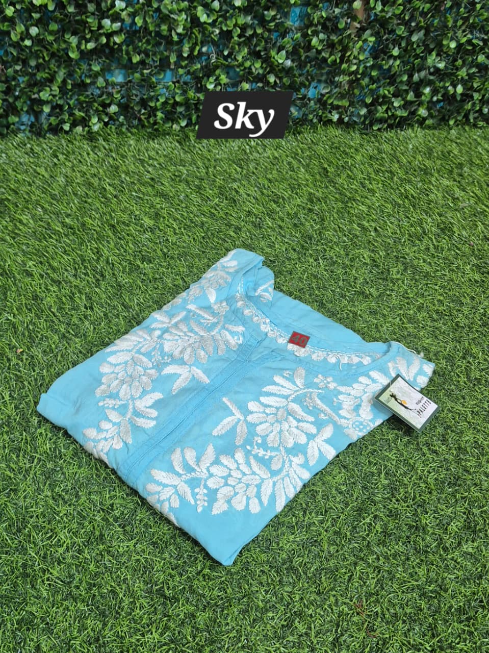 Modal single rose chikankari kurti