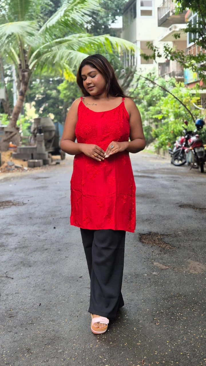 Maslin Noodles Strap Short Chikenkari Kurti