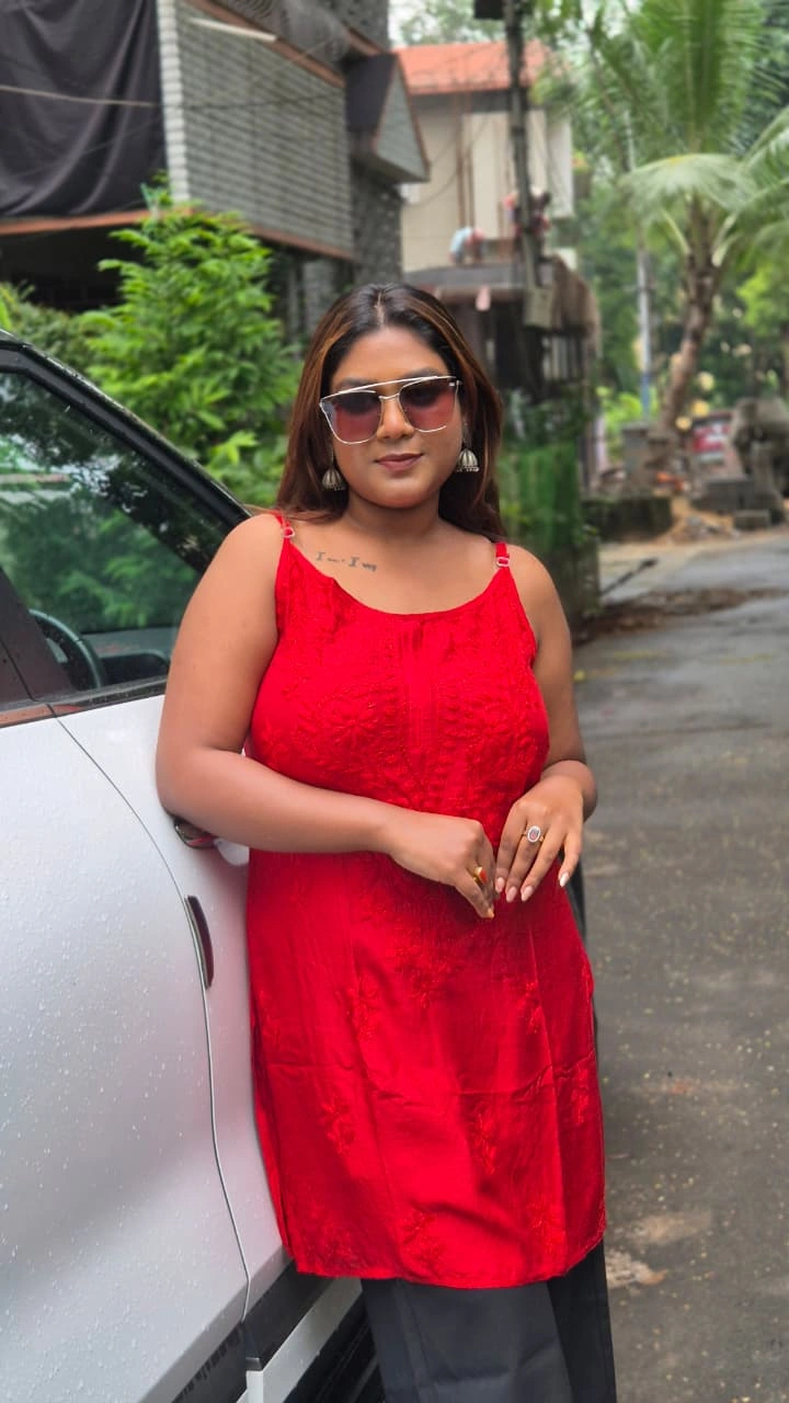 Maslin Noodles Strap Short Chikenkari Kurti