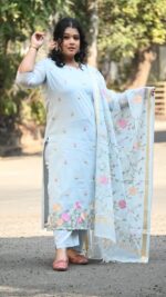 Mul Chanderi 3-Piece Kurti Set With Heavy Embroidered Dupatta - Image 2