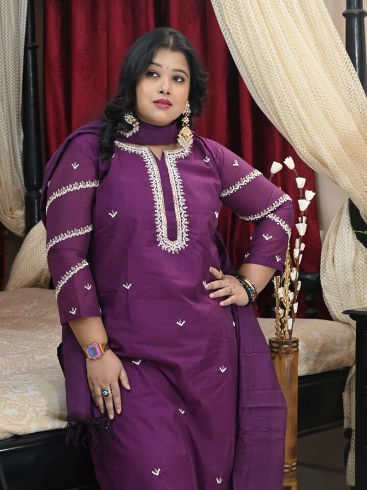 ca2be234-3bae-4df7-956d-5b6a357e986d Dola Silk Cutdana Work 3 Piece Set - Image 1