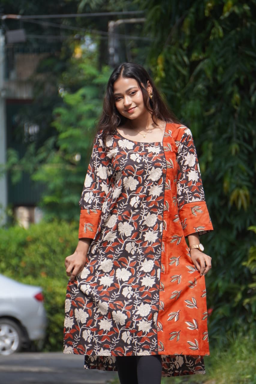 0310dfa3-eb05-4b33-bb6a-529280646e59 Banaspati Ajrak Handblock Kurti - Image 1