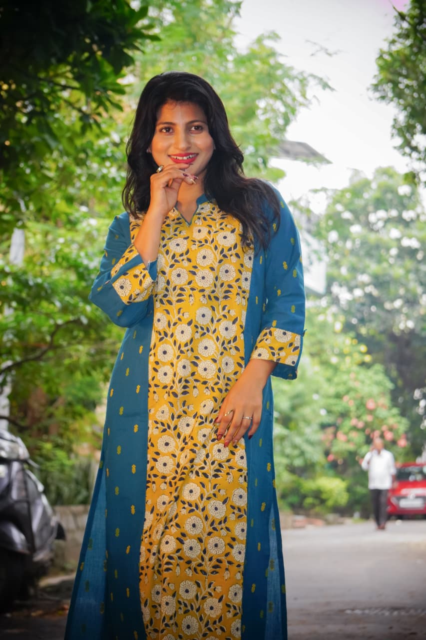 60393c46-b93e-44d5-a195-36cf4fd8f382 Blue Butta Handblock Kurti - Image 1
