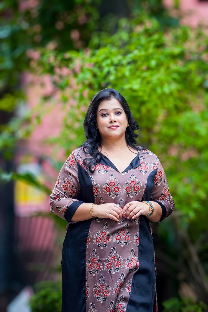 6ad372a1-5f8e-44d9-aace-6fb010cf108e Modal Ajrak kurti - Image 1